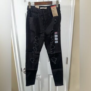 720 High Rise Super skinny Levi’s black jeans